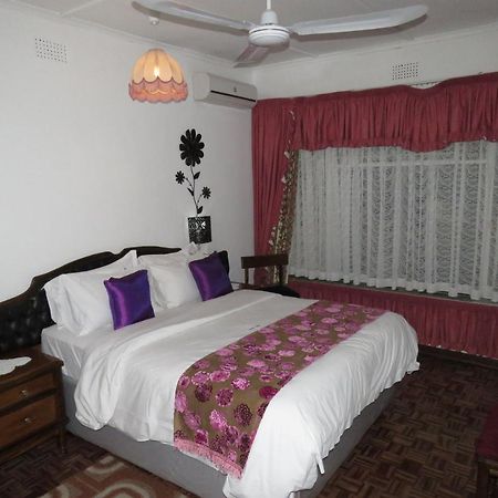 Parrot Lodge Bulawayo Kültér fotó