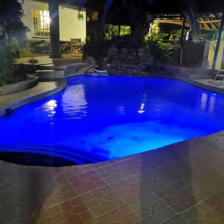 Parrot Lodge Bulawayo Kültér fotó