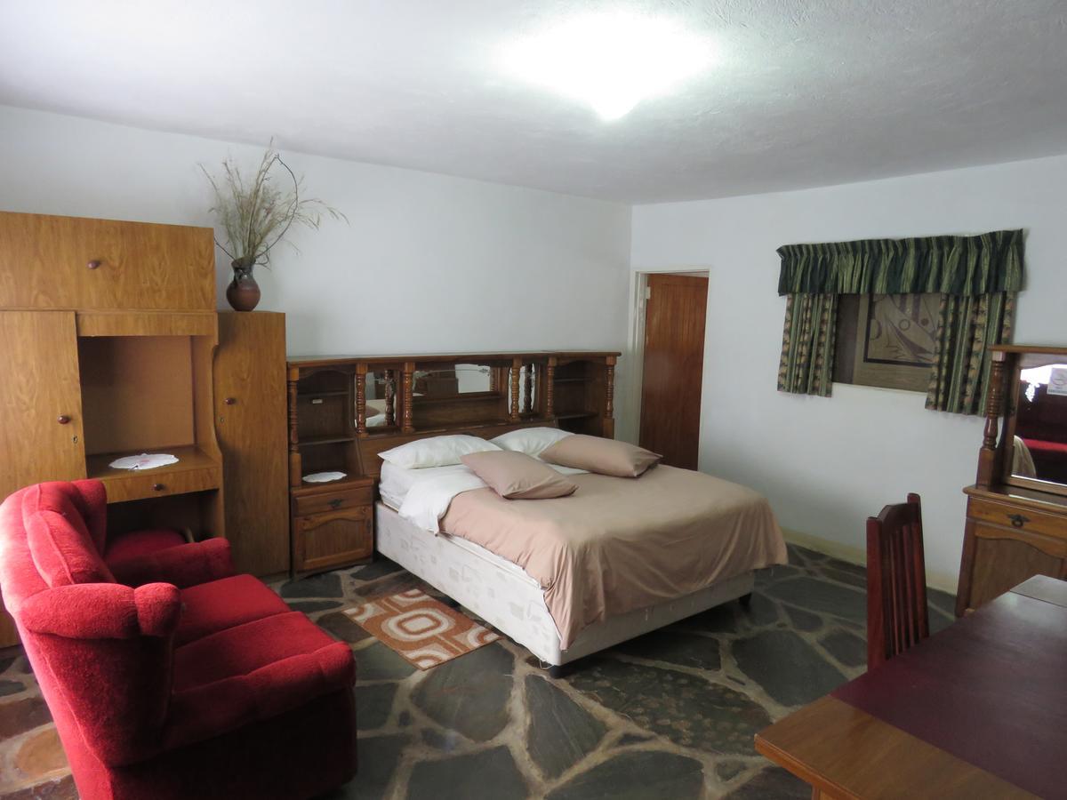 Parrot Lodge Bulawayo Kültér fotó