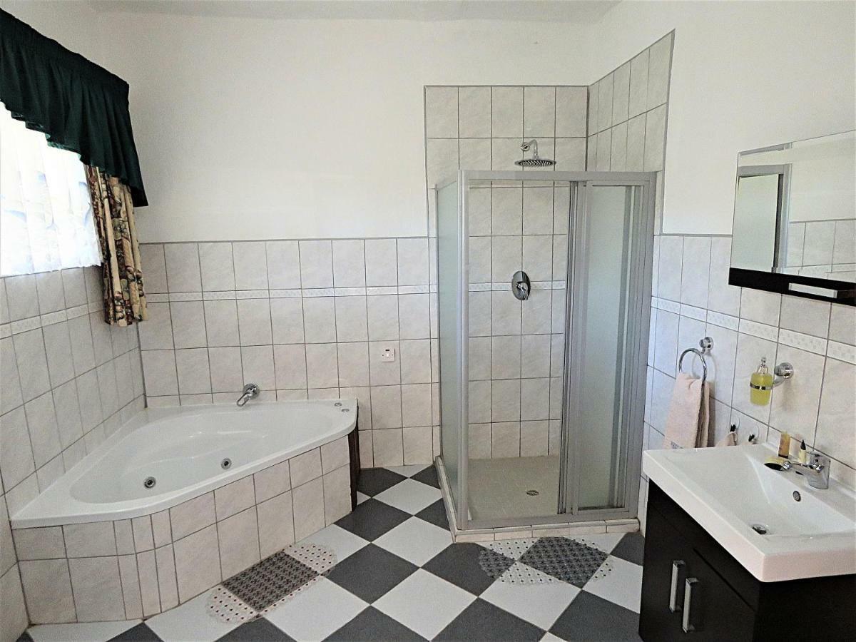 Parrot Lodge Bulawayo Kültér fotó