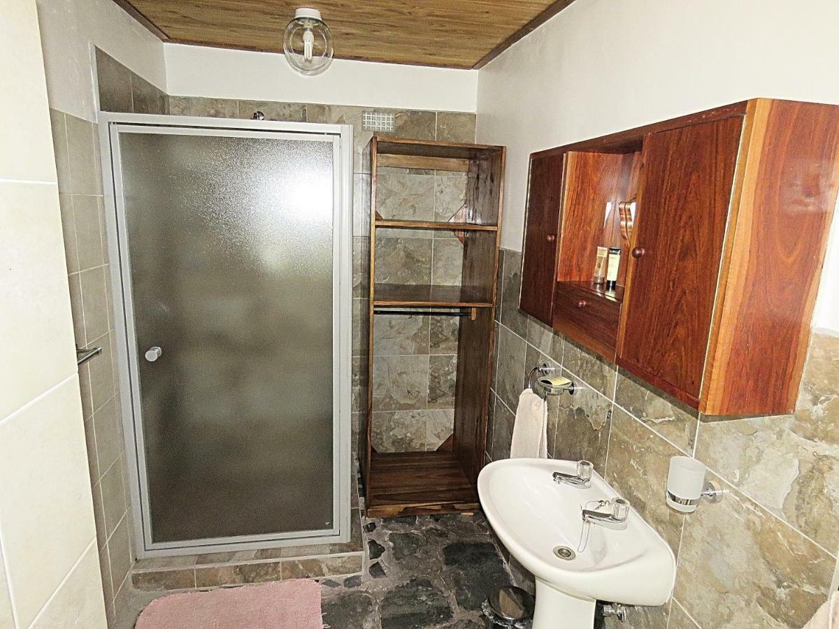 Parrot Lodge Bulawayo Kültér fotó