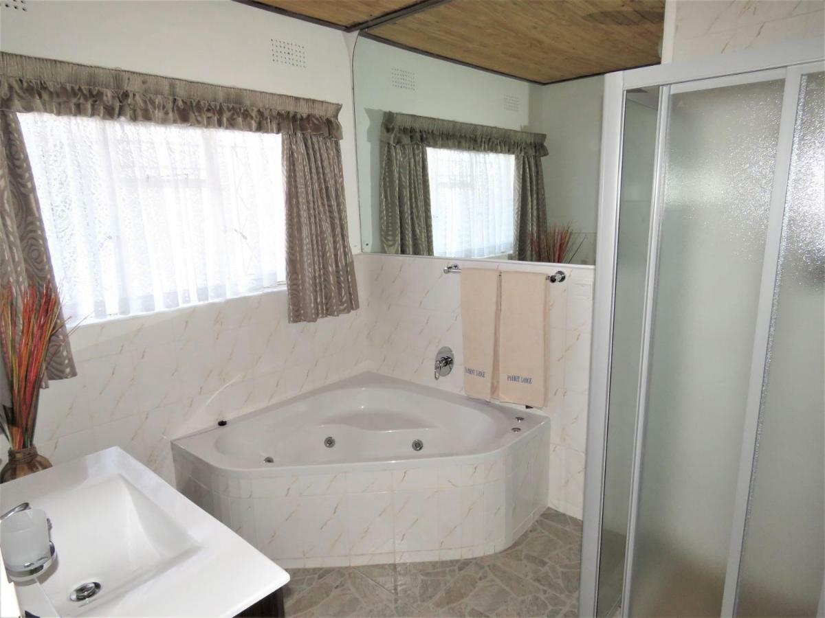 Parrot Lodge Bulawayo Kültér fotó
