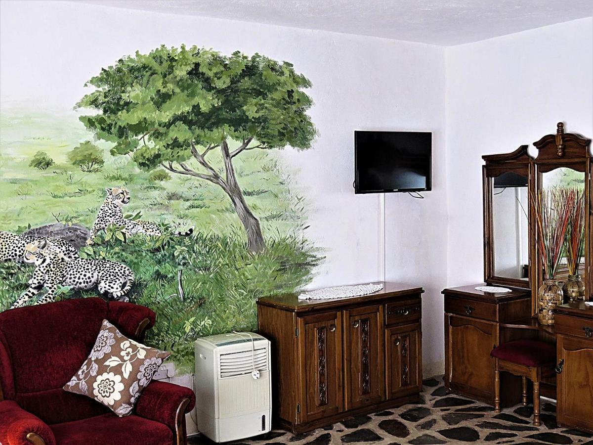 Parrot Lodge Bulawayo Kültér fotó