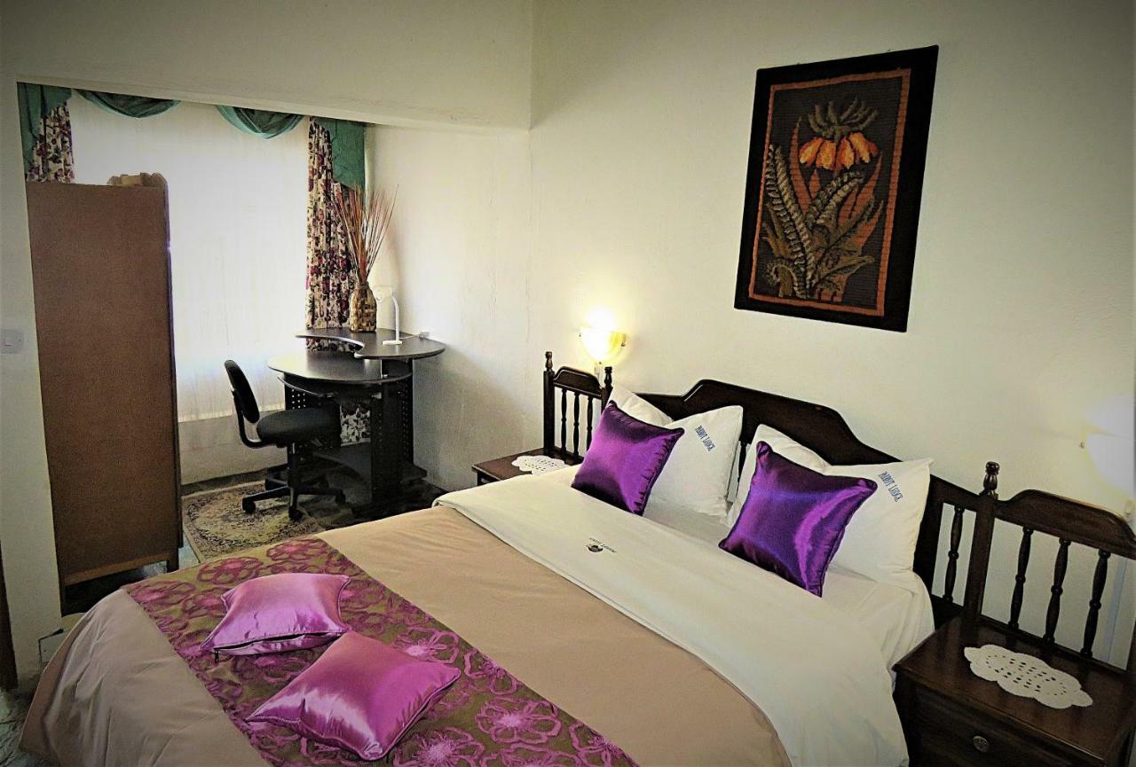 Parrot Lodge Bulawayo Kültér fotó