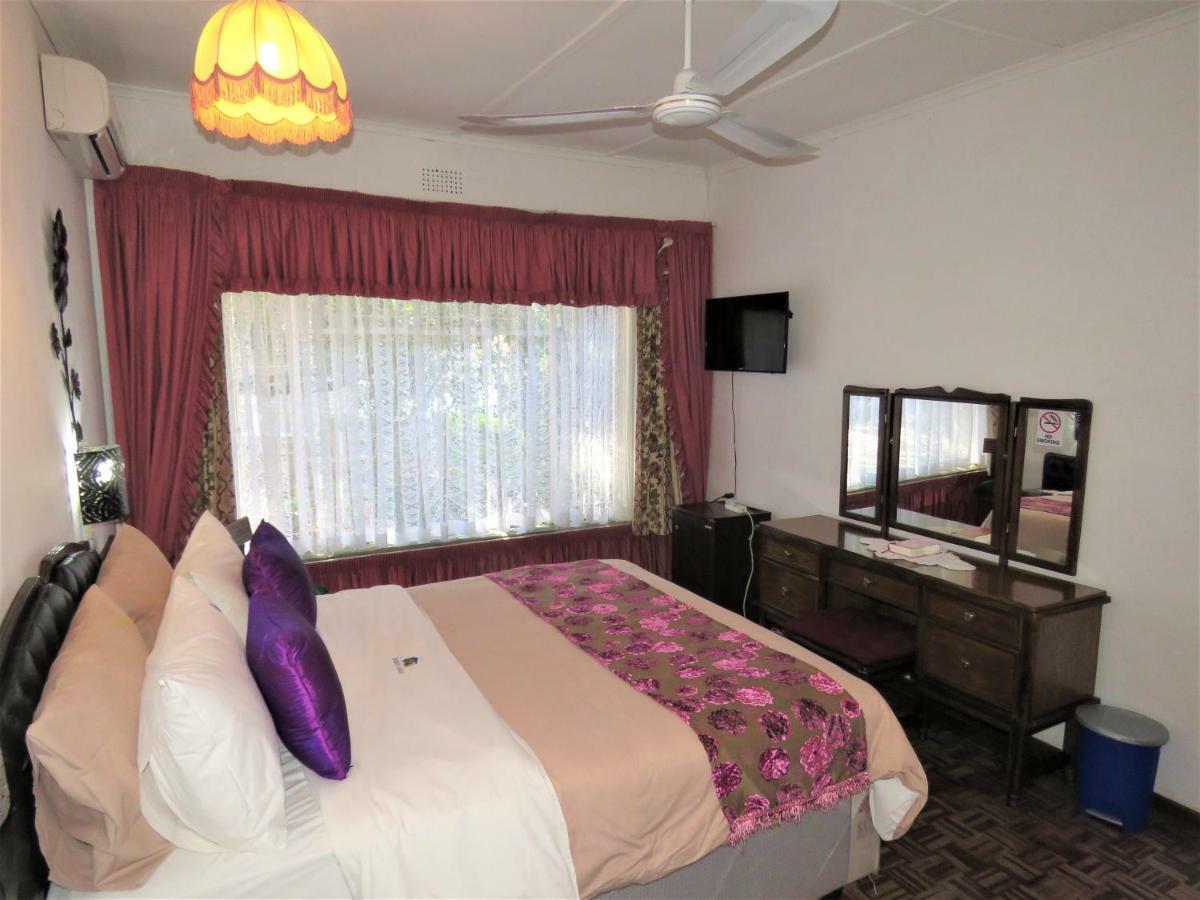 Parrot Lodge Bulawayo Kültér fotó