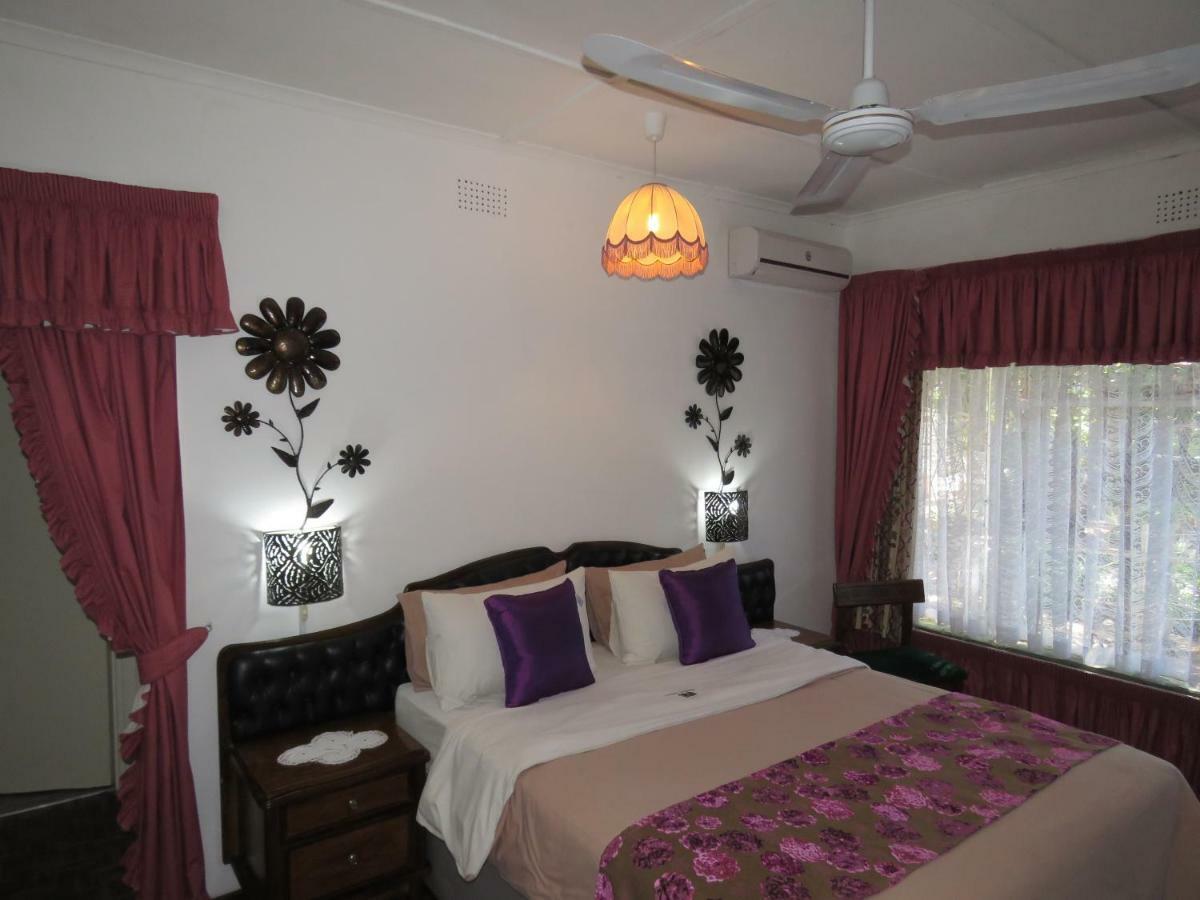 Parrot Lodge Bulawayo Kültér fotó