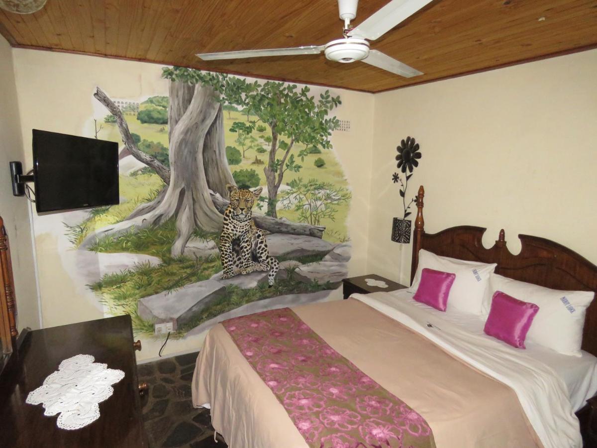 Parrot Lodge Bulawayo Kültér fotó